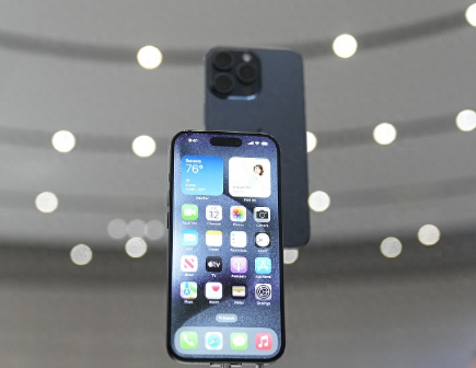 集安Apple维修站分享买iPhone15还是华为Mate60 